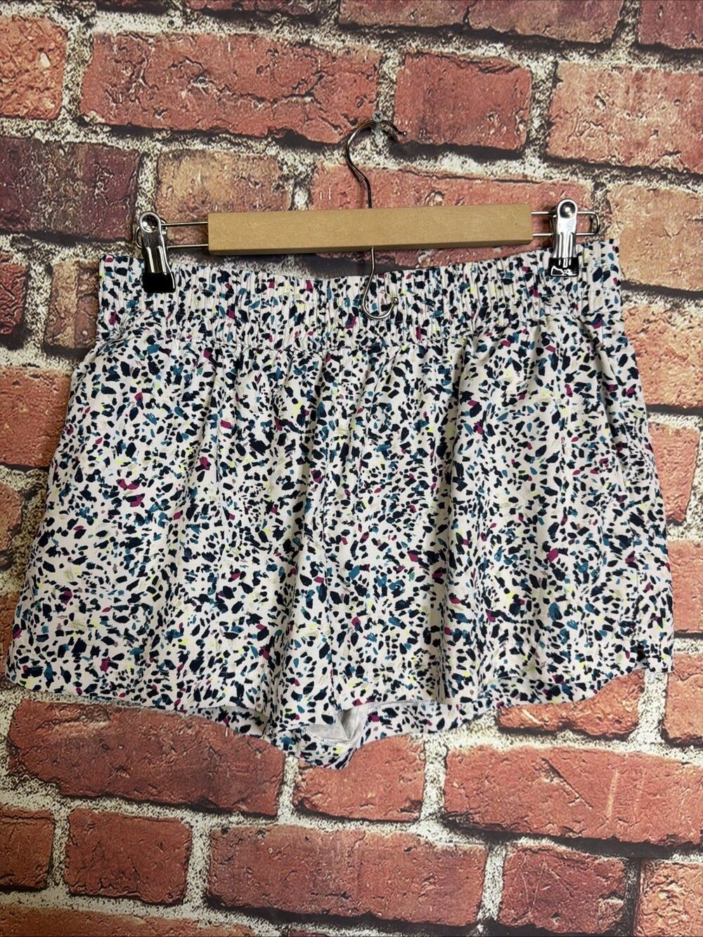 Athleta Womens Weekender Run Athletic Shorts Pockets Medium White Multi
